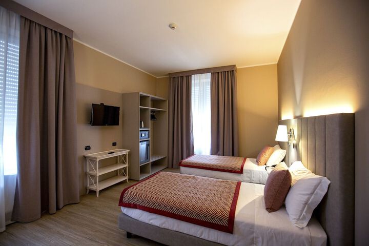 Room 4 of 20