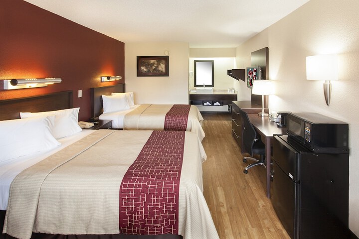 2 Double Beds (8 of 12)