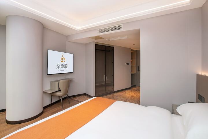 Room 13 of 95