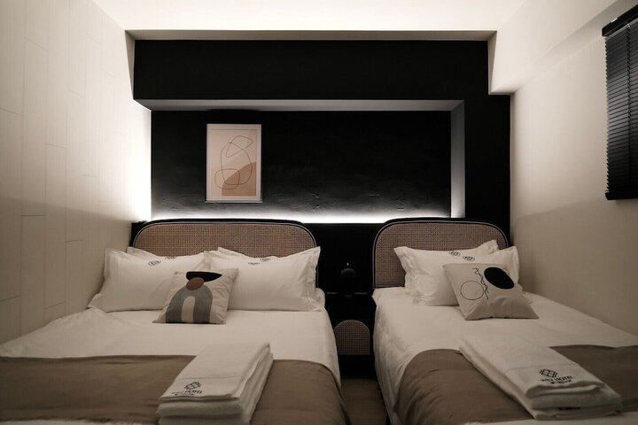 Room 13 of 26