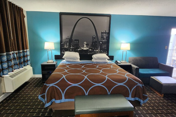1 King Bed (6 of 15)