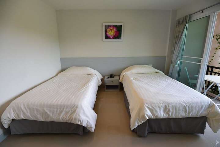 Room 11 of 25