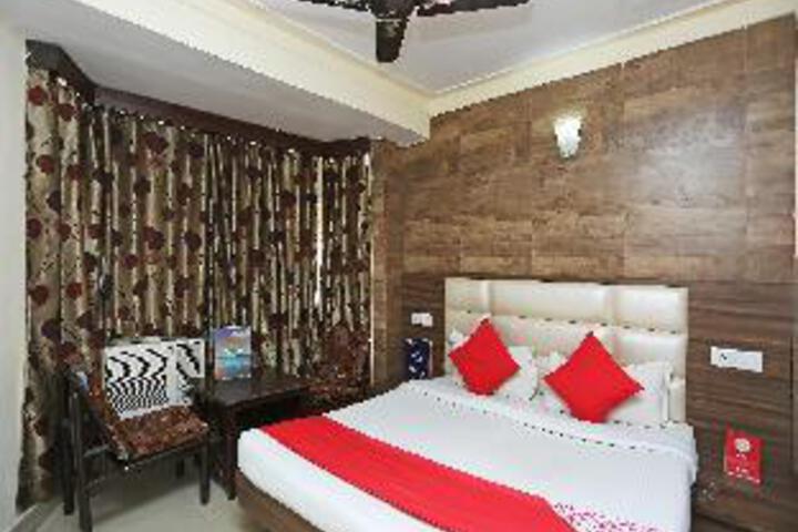 Room 12 of 30