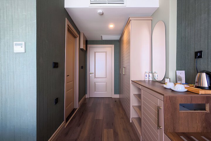 Room 17 of 34