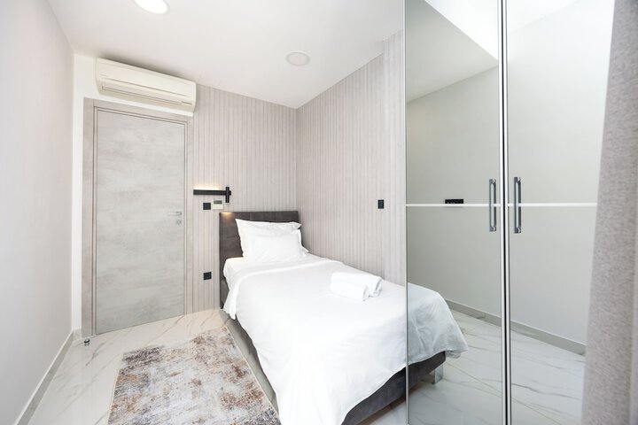 Room 46 of 169