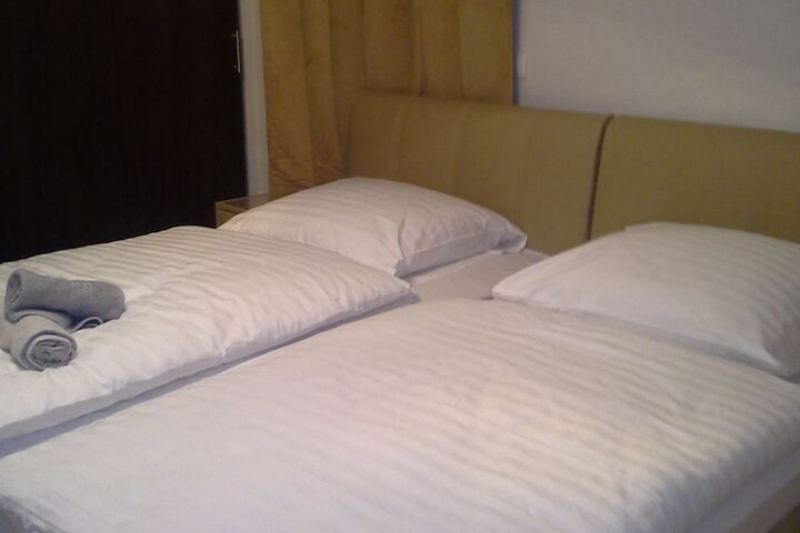 Room 6 of 78
