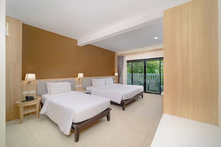Room 28 of 74
