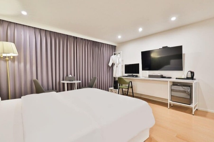 Room 8 of 44