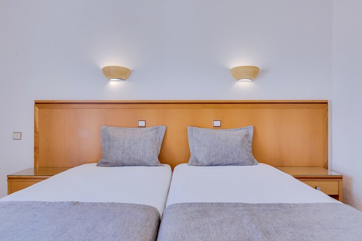 Room 13 of 37