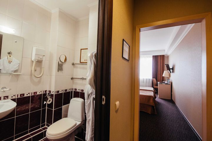 Room 10 of 71