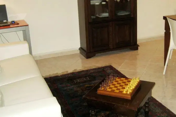 Room 8 of 10