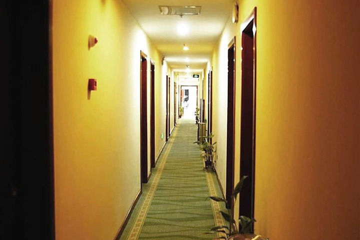 Ballroom/Hall 25 of 32