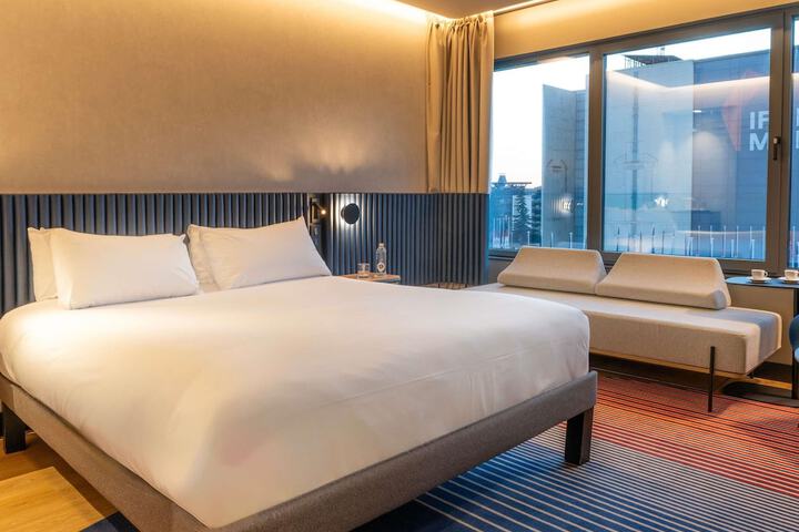 Room 27 of 140