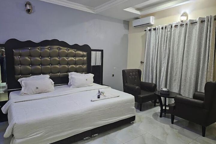 Room 2 of 49