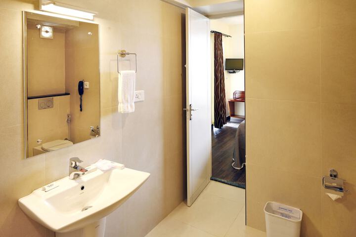 Room 18 of 33
