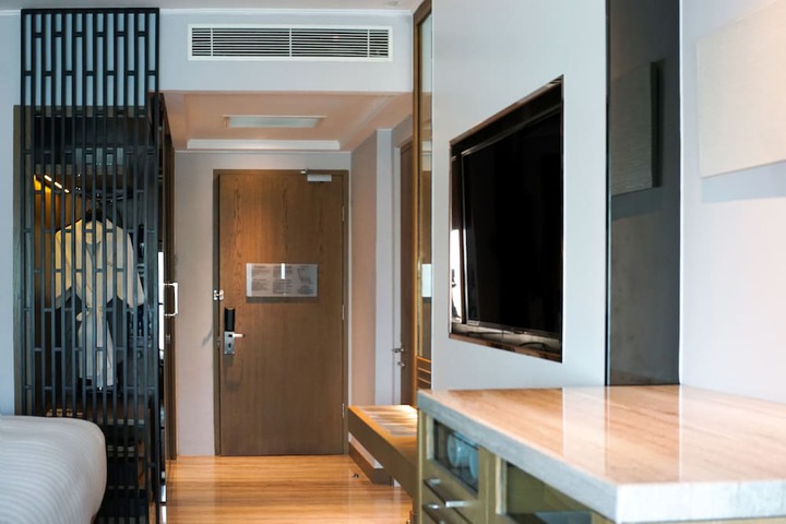 Room 5 of 79