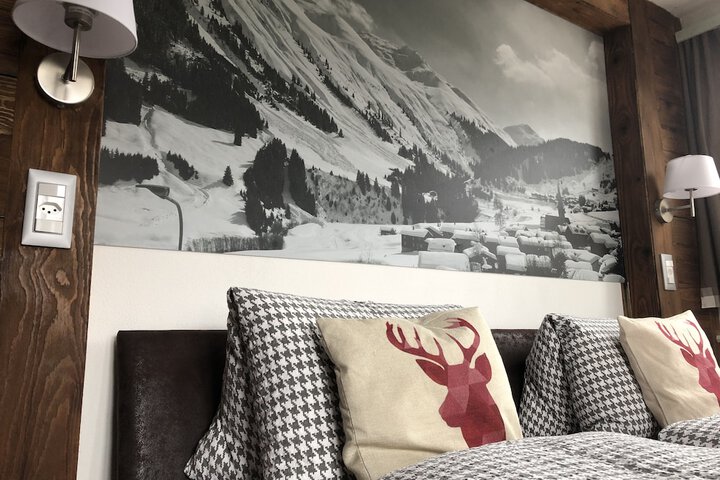 Room 16 of 100