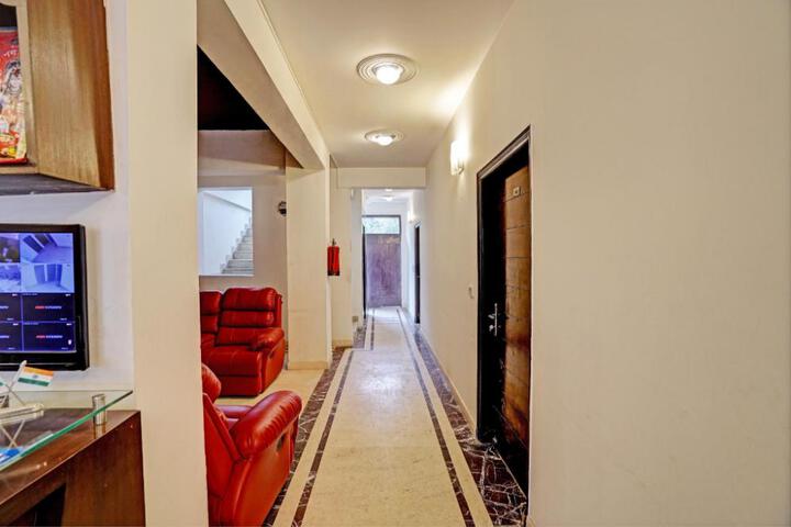 Hotel O Starlight Inn