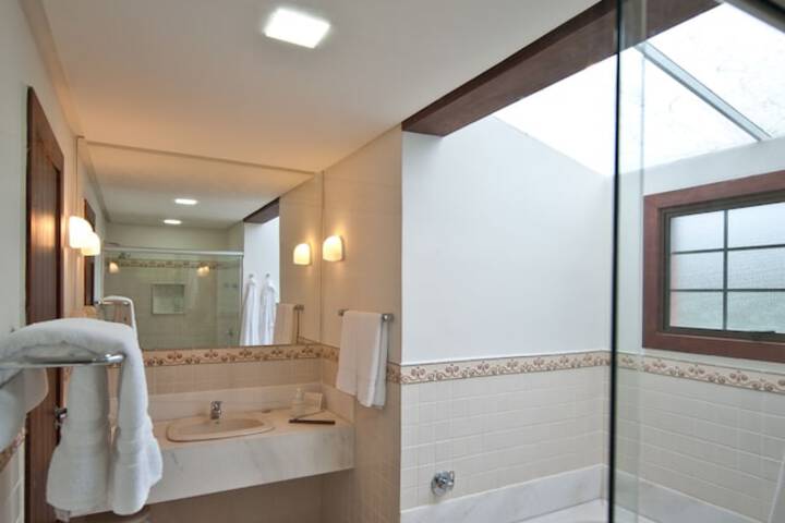 Jetted tub
