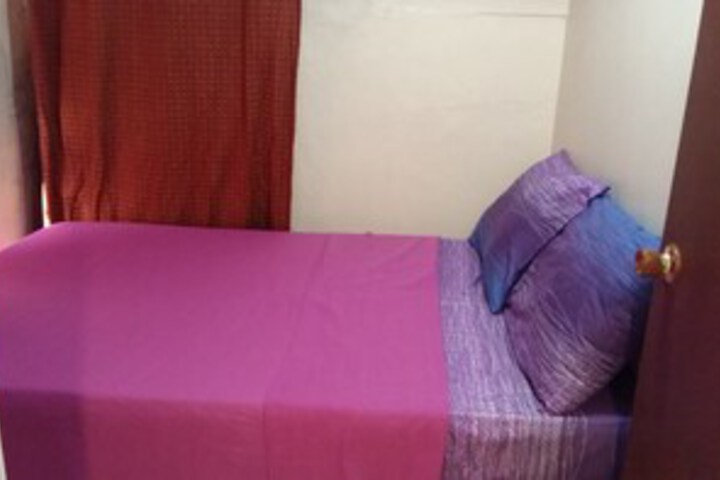 Room 9 of 16