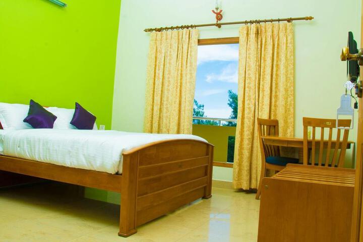 Munnar Crown Hotel
