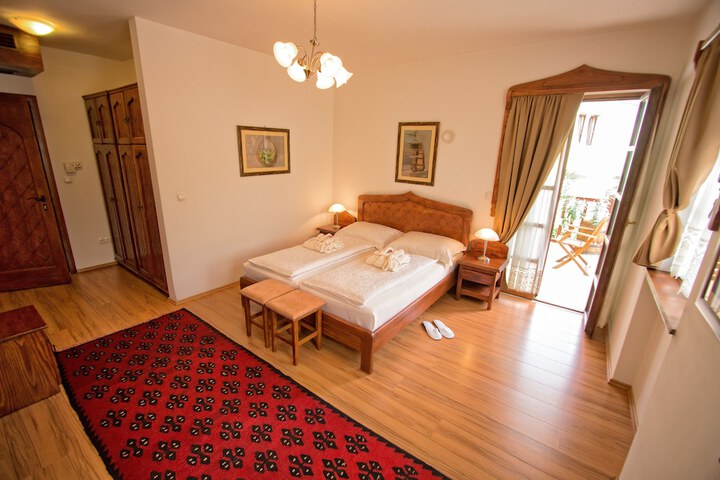 Room 9 of 29