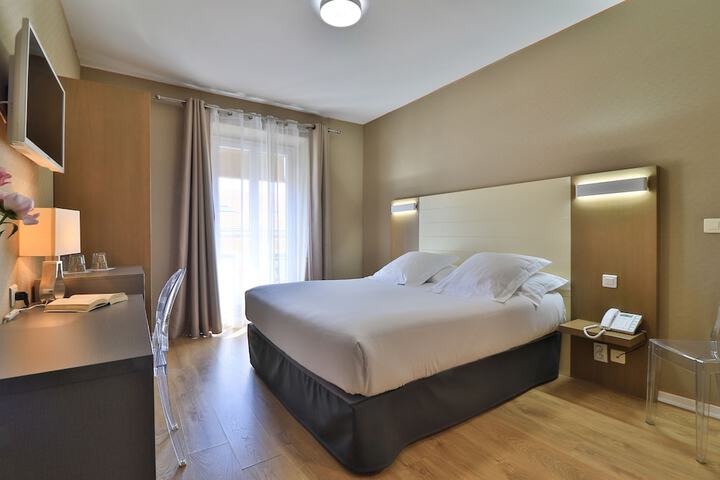 Room 32 of 87