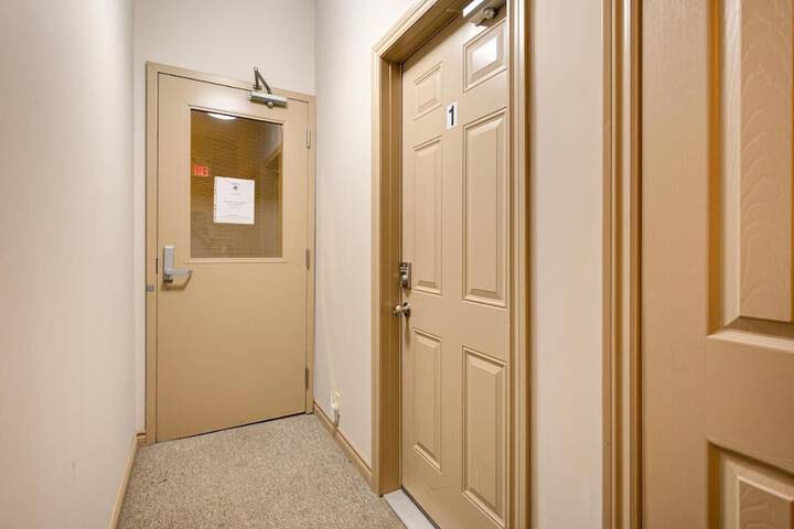 Ballroom/Hall 27 of 29