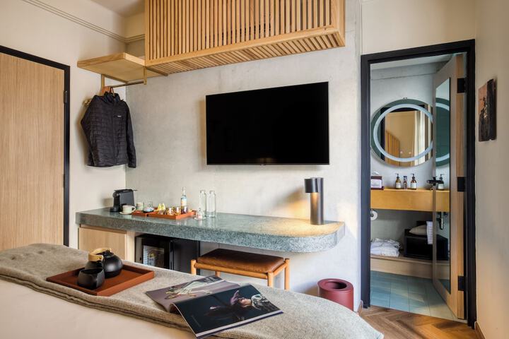 Room 19 of 120