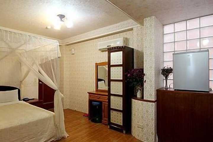 Room 13 of 51