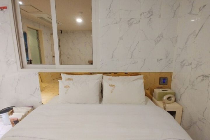 Room 84 of 126