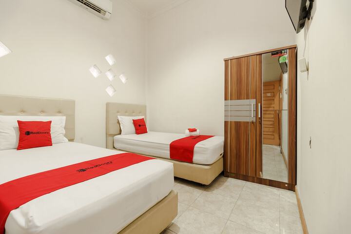 Room 6 of 16