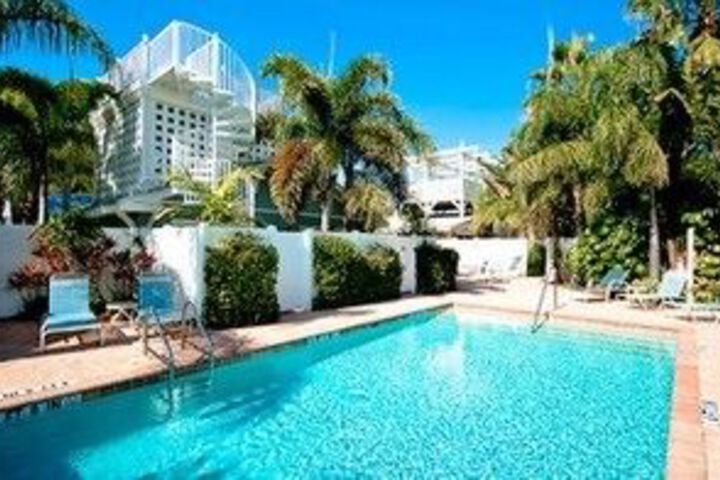 Image of Palm Isle 3208 by RedAwning