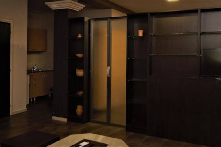 Room 32 of 84
