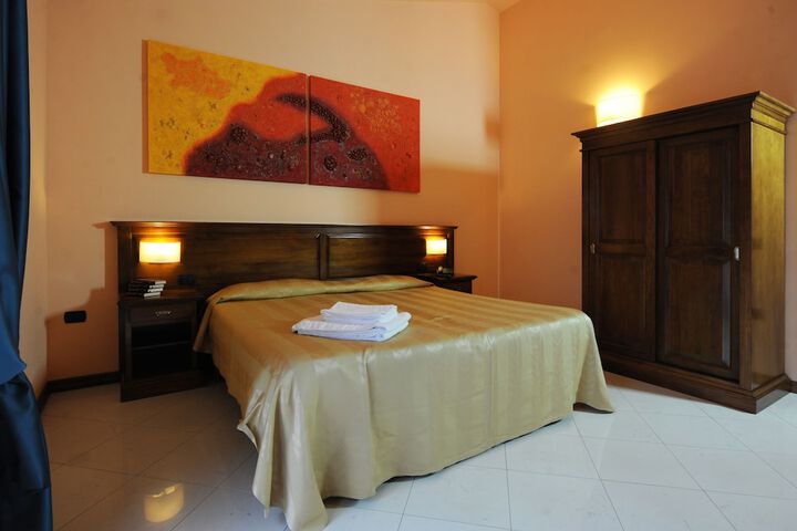 Room 9 of 71