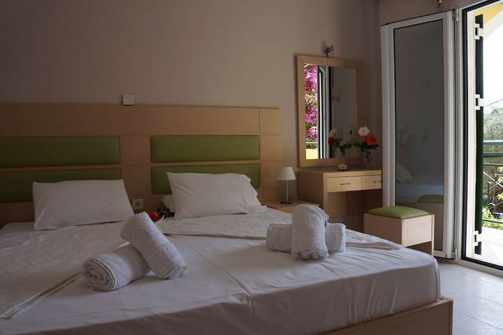 Room 11 of 35