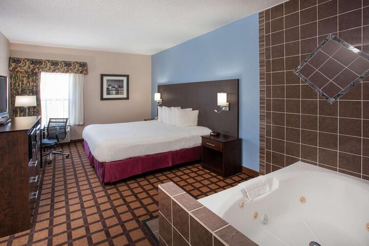 1 King Bed (17 of 18)