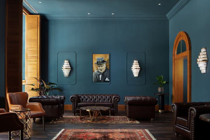 Lounge 92 of 115