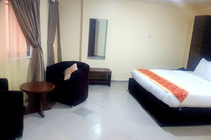 Room 6 of 39