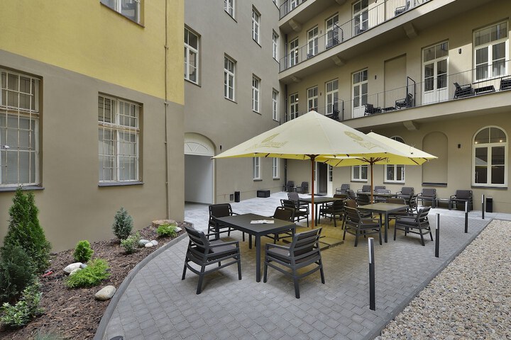 Hotel Exterior 42 of 43