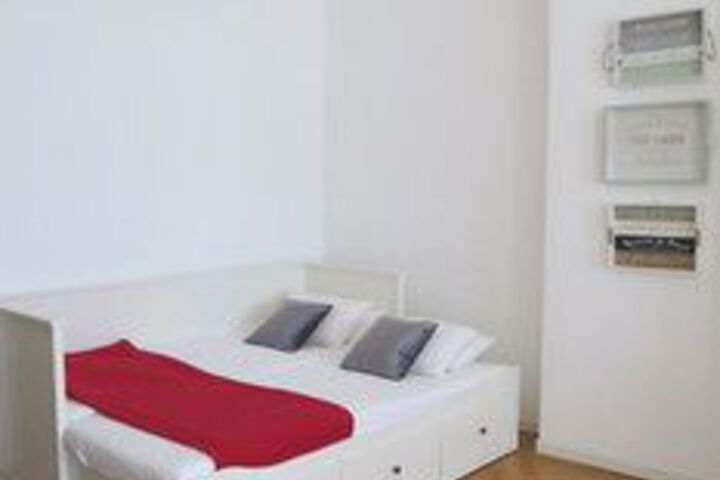 Room 13 of 22