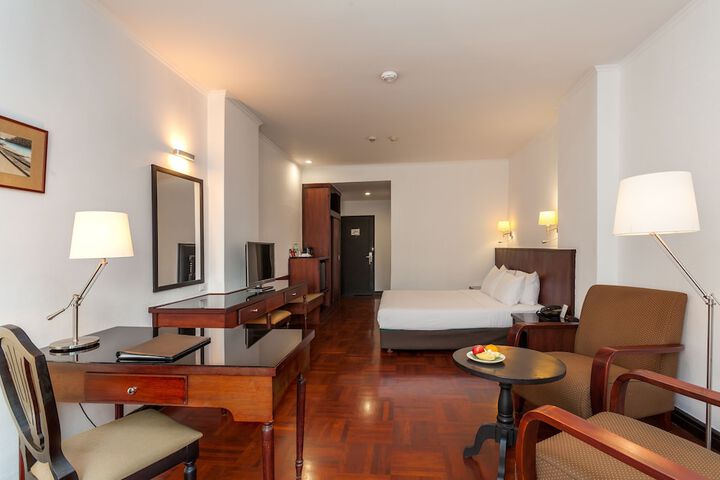 Room 16 of 106