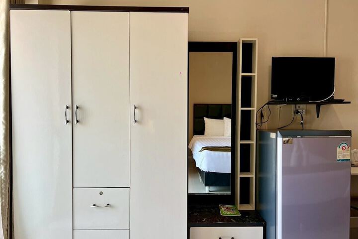 Room 6 of 56