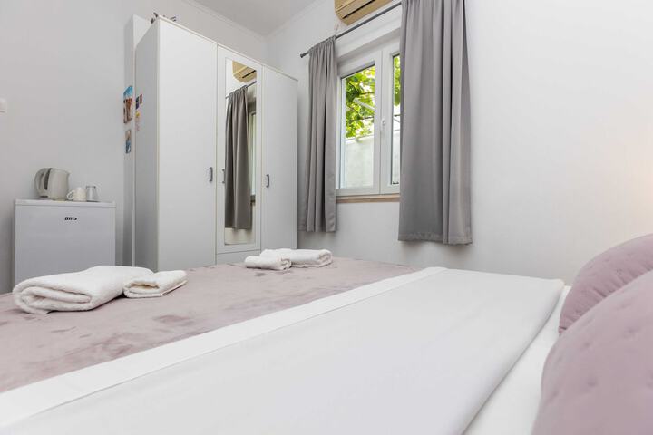 Room 5 of 29