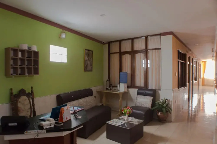 Room 10 of 14