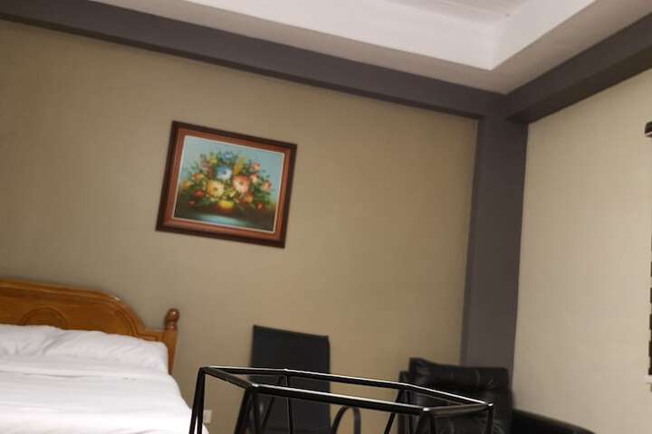 Room 10 of 33
