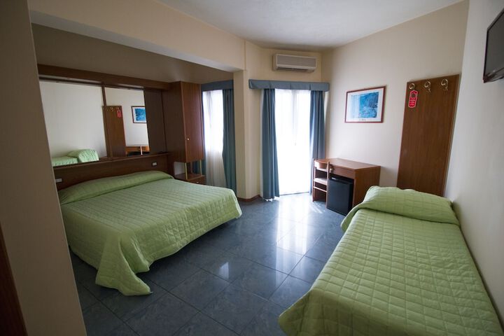 Room 17 of 44