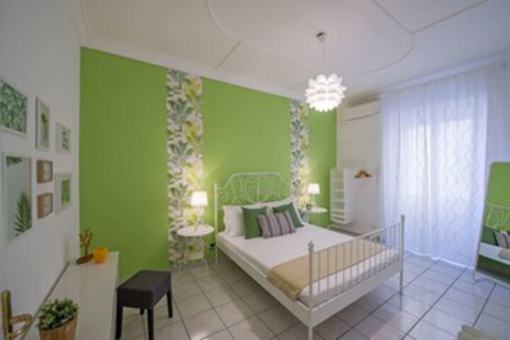 Room 10 of 20