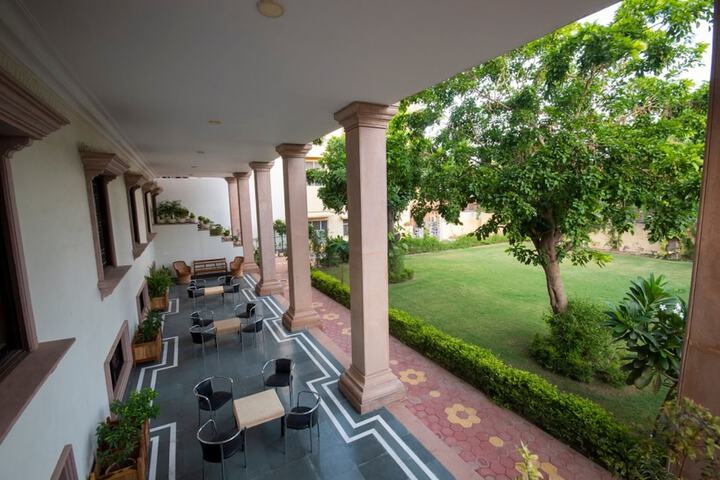 Hotel Exterior 27 of 29