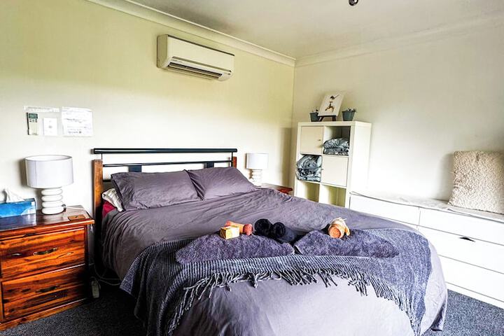 Room 2 of 28